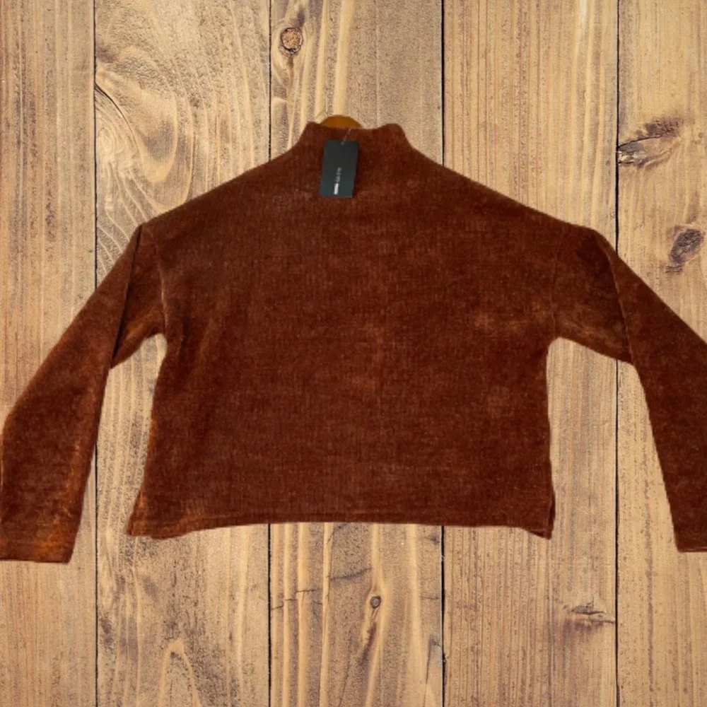 Fashion Nova Cropped Rust Color Shoulder Zip Chenille Sweater - Picture 5 of 7